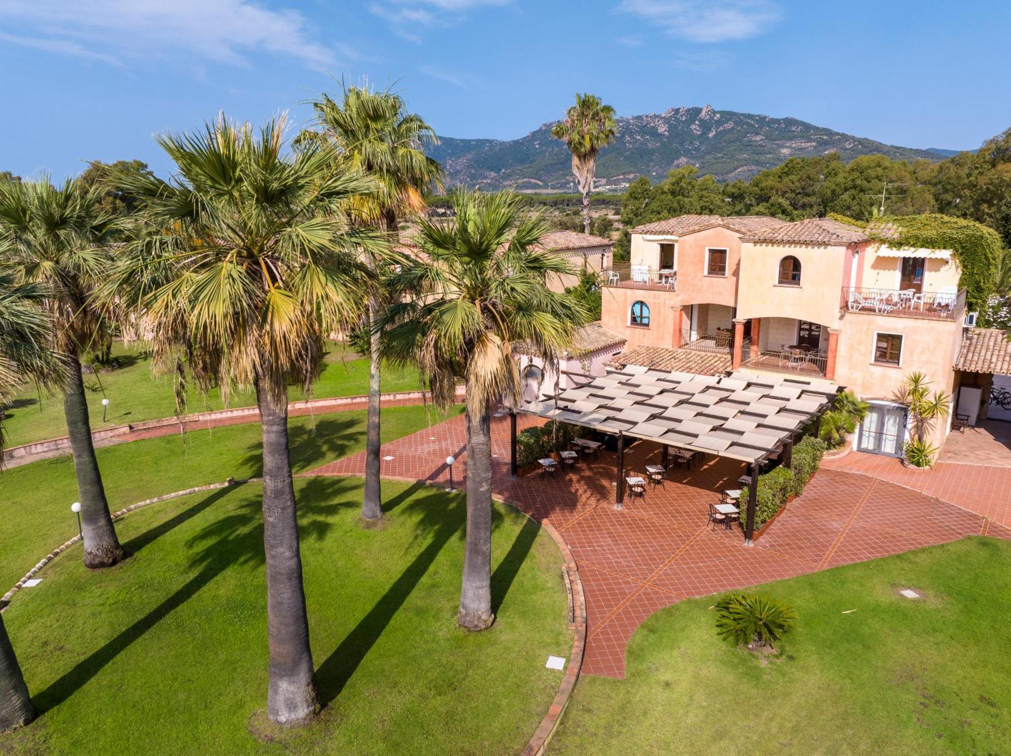 Baia Delle Palme Beach Santa Margherita di Pula Bagian luar foto