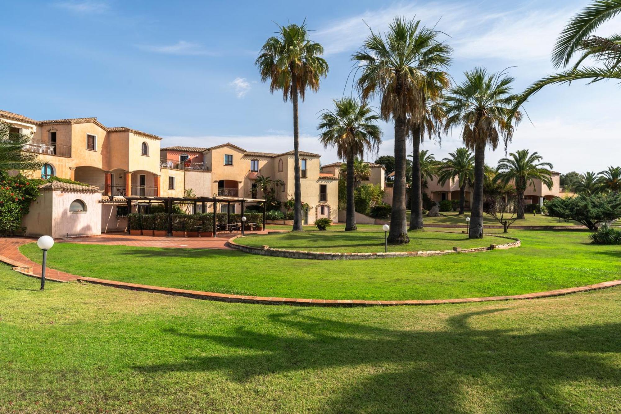 Baia Delle Palme Beach Santa Margherita di Pula Bagian luar foto